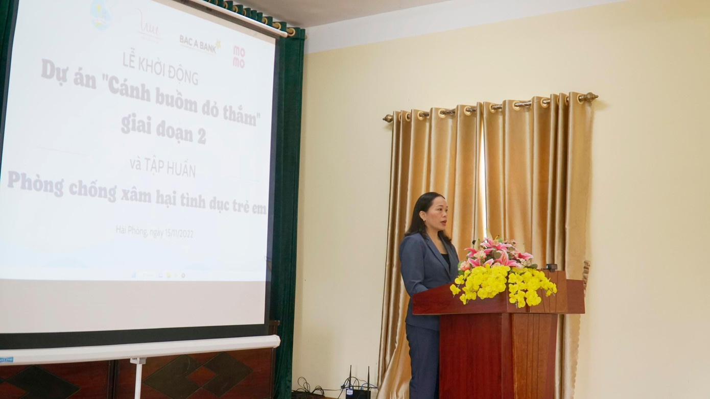 Bà Phạm Thị Thuý Hải phát biểu tại buổi lễ Bà Phạm Thị Thuý Hải phát biểu tại buổi lễ