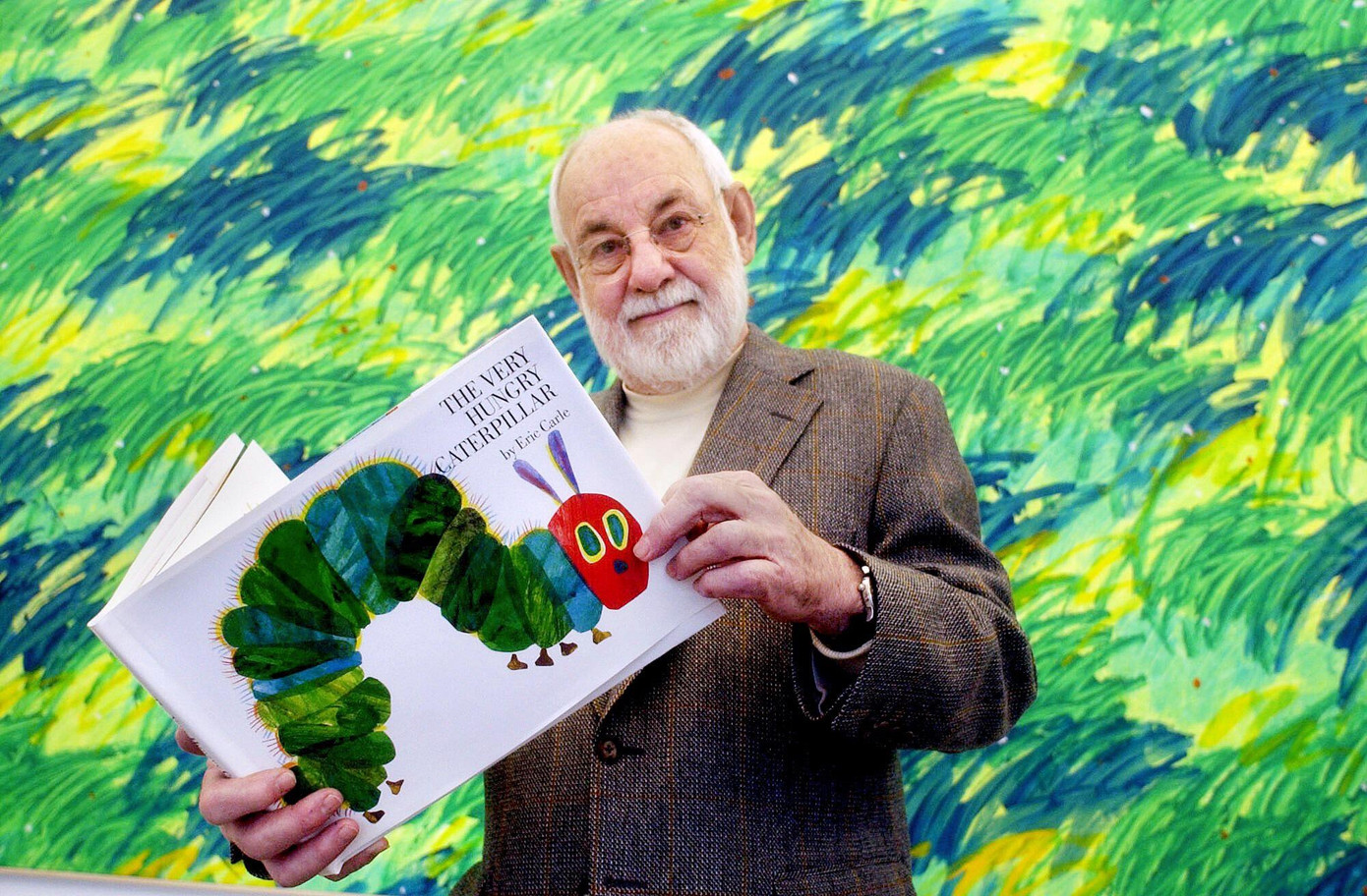 Eric Carle và tác phẩm The Very Hungry Caterpillar nổi tiếng