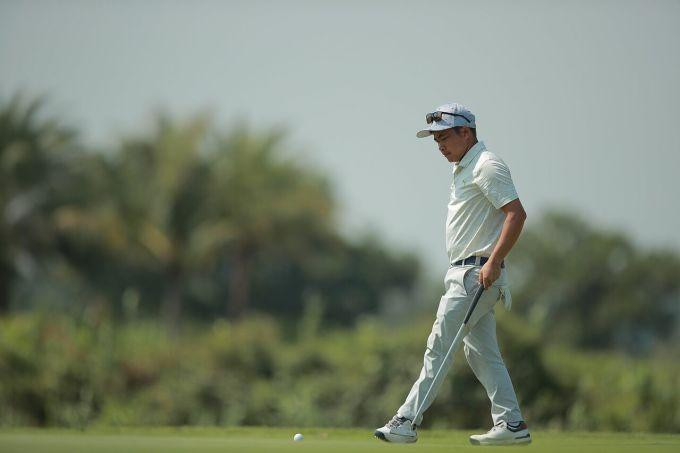 Nguyễn Hữu Quyết nhận 180 triệu đồng tiền thưởng cho chức vô địch Vietnam Masters