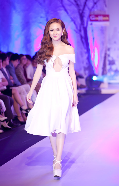 Những nàng vedette ‘chân ngắn’ trên sàn catwalk Việt ảnh 4