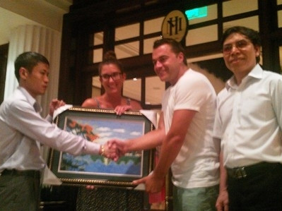 Tính cước gian lận, hãng taxi Trung Việt phải xin lỗi và trả lại tiền cho du khách