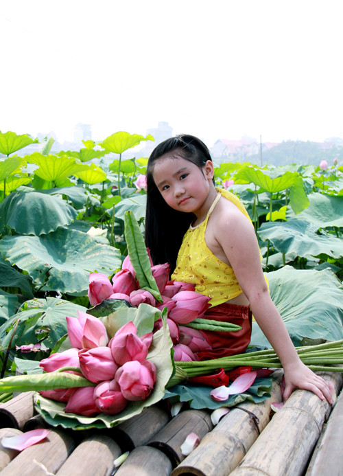 Đức Anh và Minh Châu thật duyên dáng Gia Hân và Tranh Linh tung tăng đi qua cầu Đức Anh và chị gái Trang Linh Ngọc Ánh và em trai cùng tạo dáng Thanh Sơn đáng yêu không nào? Đức Anh có gương mặt và nụ cười thật sáng Minh Châu duyên dáng và đáng yêu Gia Hân rất tự tin và duyên dáng Khoảnh khắc hồn nhiên Đức Anh và Minh Châu thật duyên dáng Gia Hân và Tranh Linh tung tăng đi qua cầu Đức Anh và chị gái Trang Linh Ngọc Ánh và em trai cùng tạo dáng Thanh Sơn đáng yêu không nào? Đức Anh có gương mặt và nụ cười thật sáng Minh Châu duyên dáng và đáng yêu Gia Hân rất tự tin và duyên dáng Khoảnh khắc hồn nhiên