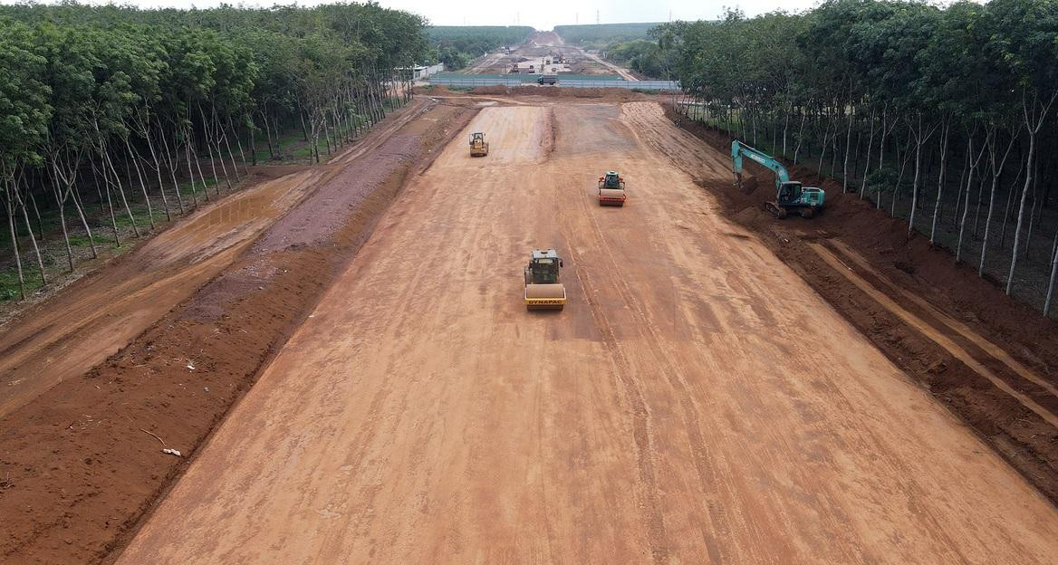 Cao tốc Dầu Giây – Phan Thiết sẽ là một mắt xích giao thông quan trọng dự kiến được đưa vào khai thác trong năm 2022. Hình: VnExpress.