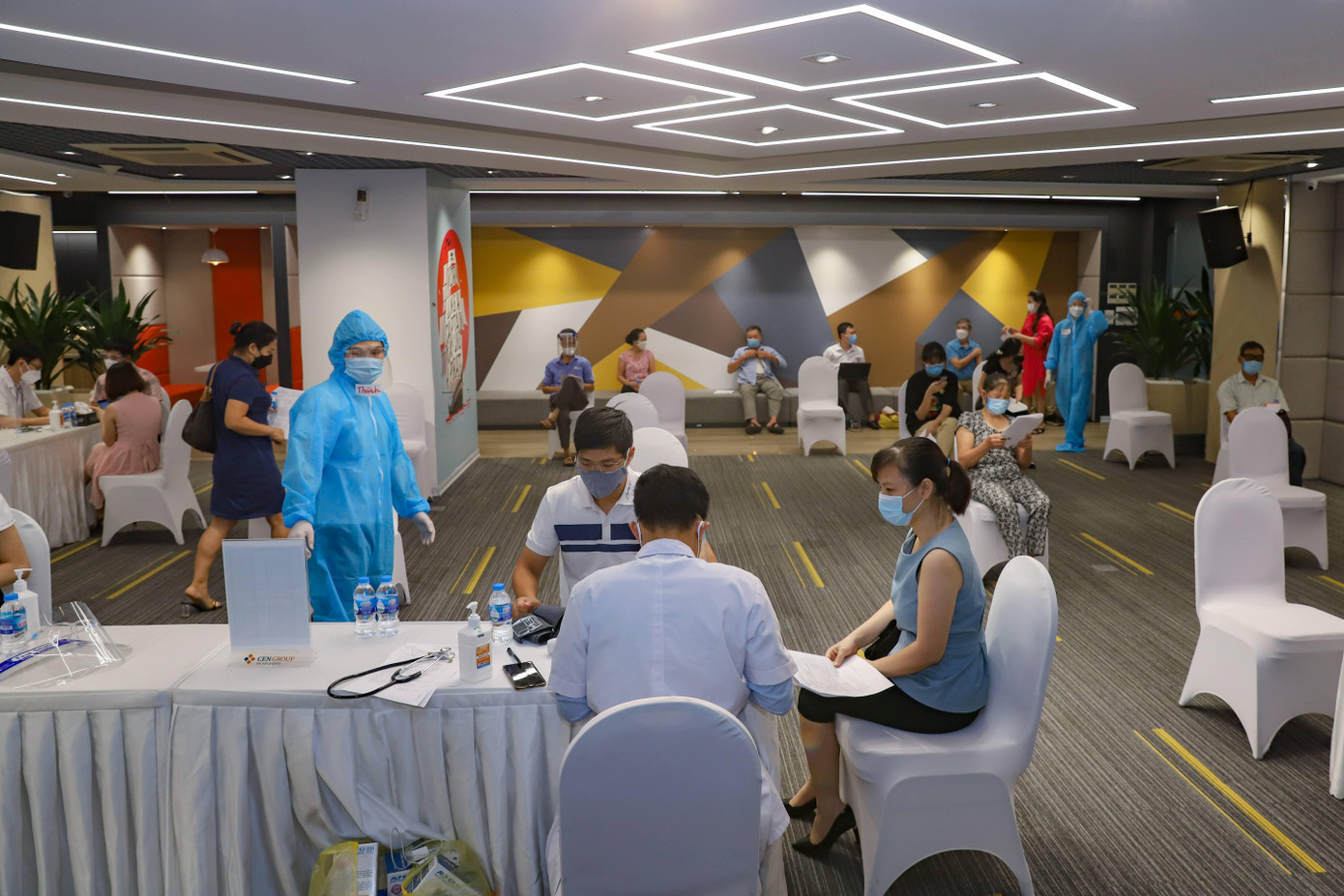 Trụ sở kinh doanh của Cen Group được ủng hộ để làm địa điểm tiêm vaccine cho người dân Trụ sở kinh doanh của Cen Group được ủng hộ để làm địa điểm tiêm vaccine cho người dân