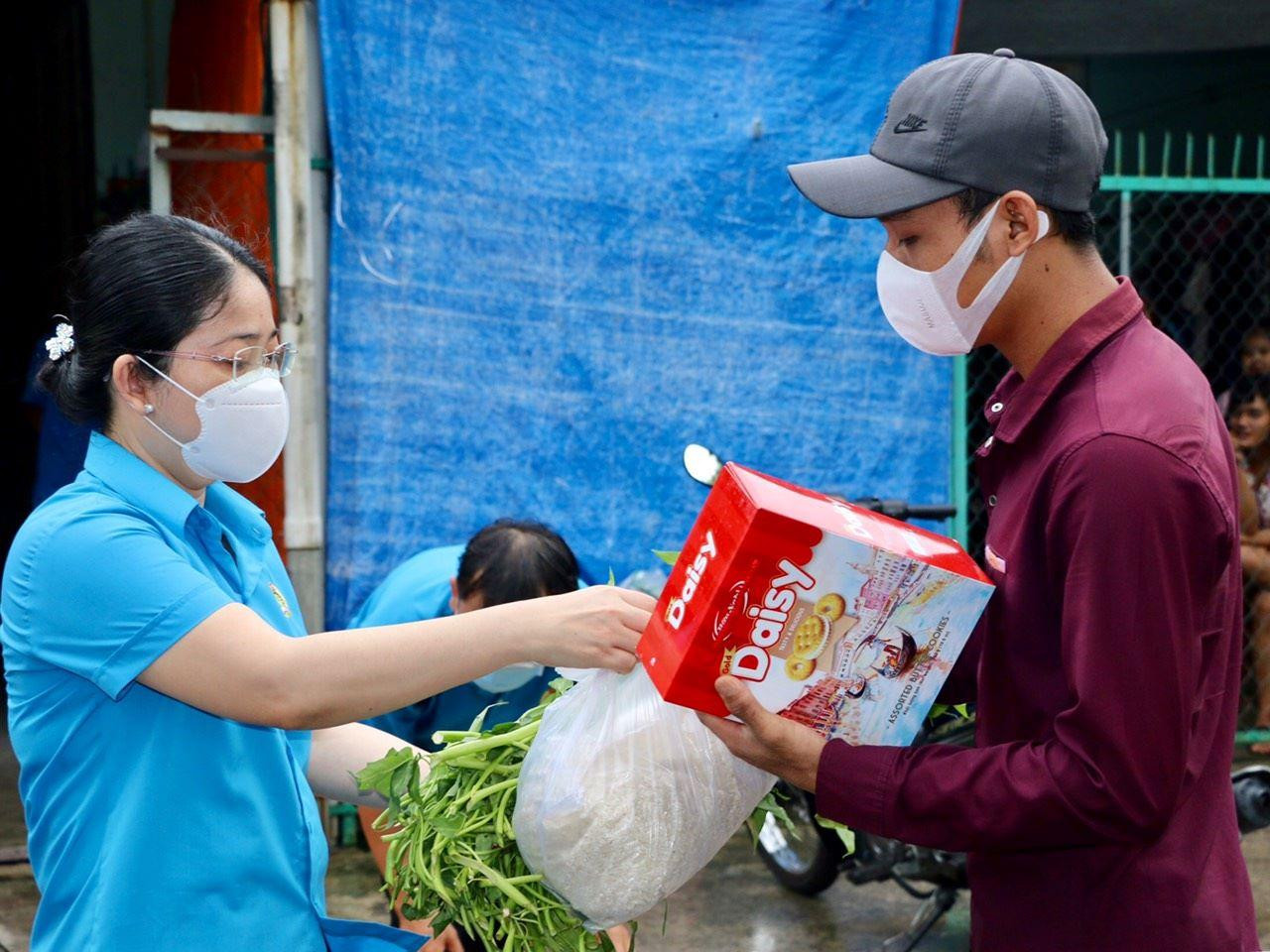 Liên đoàn Lao động tỉnh Bình Dương hỗ trợ công nhân