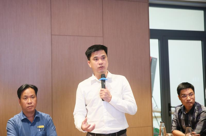 TS. Bùi Quang Hùng - Phó hiệu trưởng Trường ĐH Kinh tế TP.HCM (UEH) (Hình ở giữa)