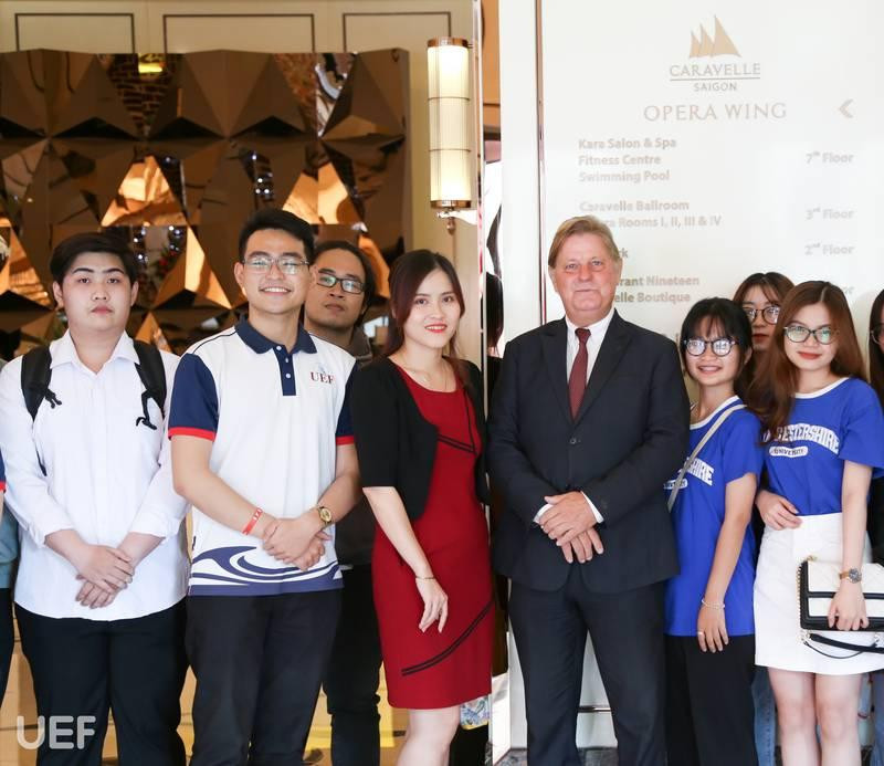 Sinh viên chương trình cử nhân Anh Quốc tham quan, học tập tại khách sạn Caravelle Sinh viên chương trình cử nhân Anh Quốc tham quan, học tập tại khách sạn Caravelle