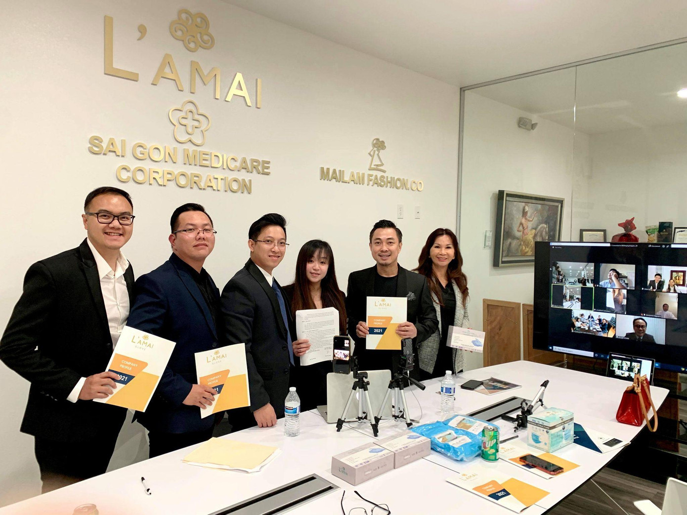 Các thành viên HĐQT tập đoàn Lammai tham dự họp tại đầu cầu Mỹ