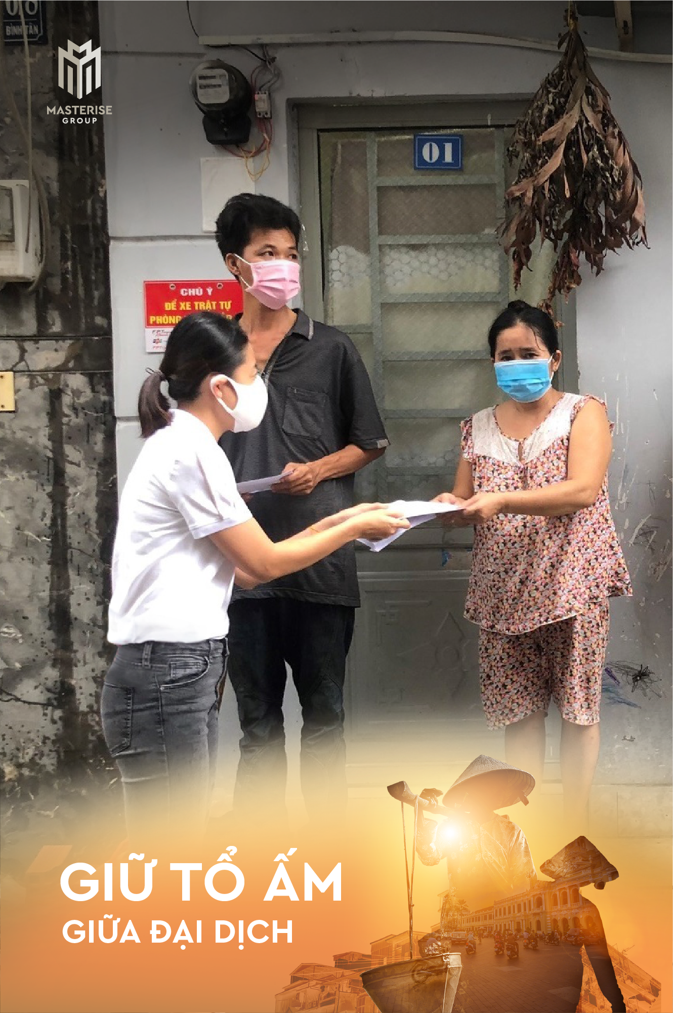 Người dân xúc động khi nhận được hỗ trợ tiền giữa mùa dịch. Người dân xúc động khi nhận được hỗ trợ tiền giữa mùa dịch.