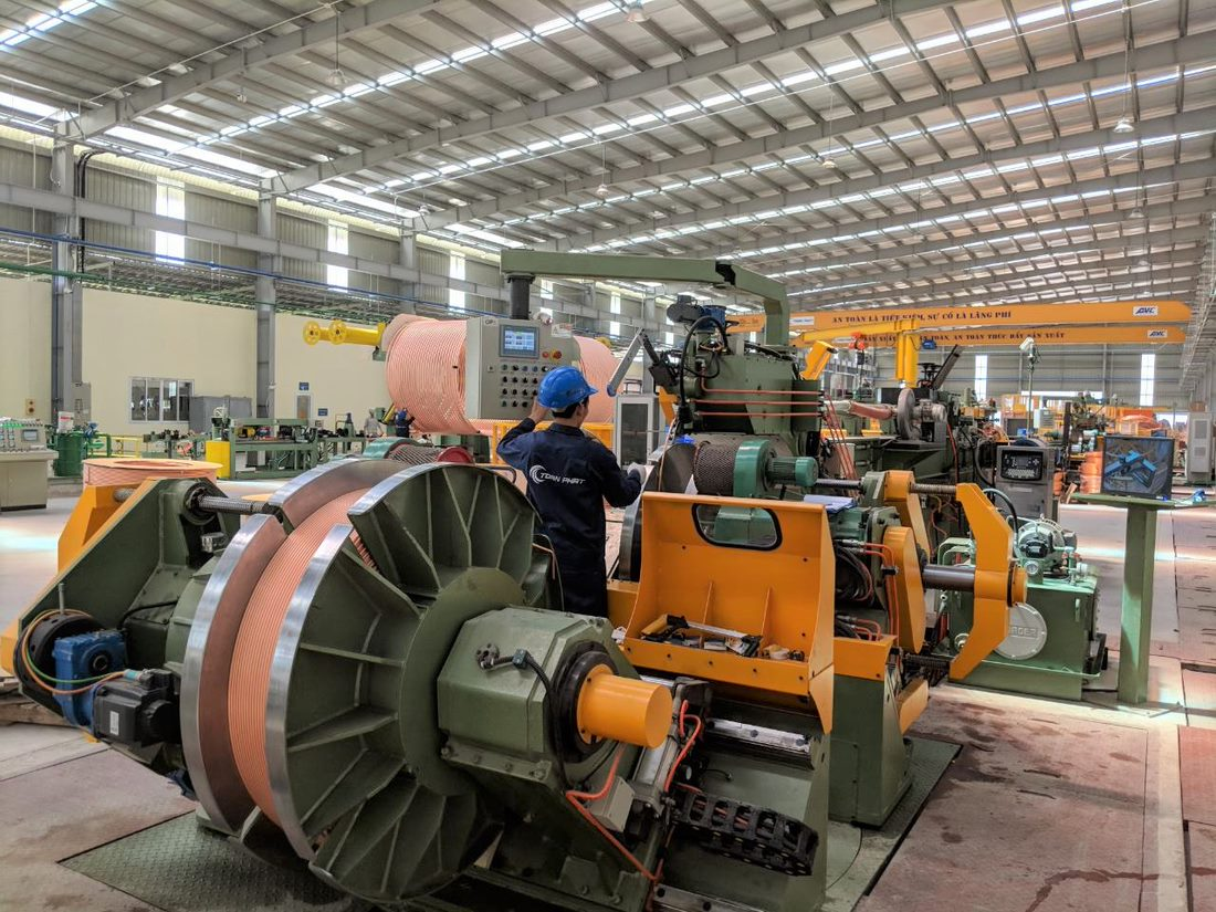 Máy kéo ống đồng hiện đại tại Toàn Phát