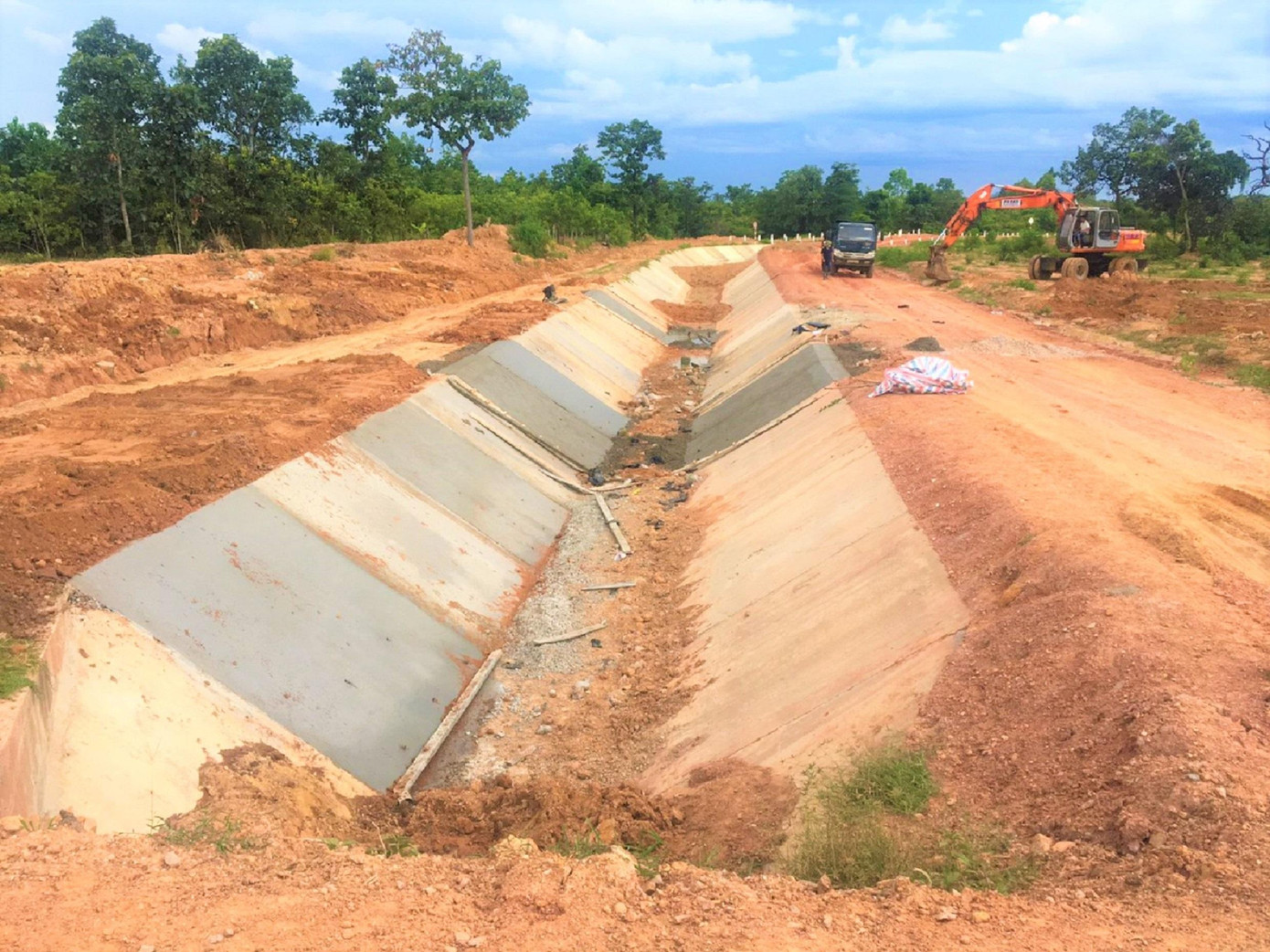 Một phần bờ kênh thủy lợi đã được khắc phục sự cố hư hỏng