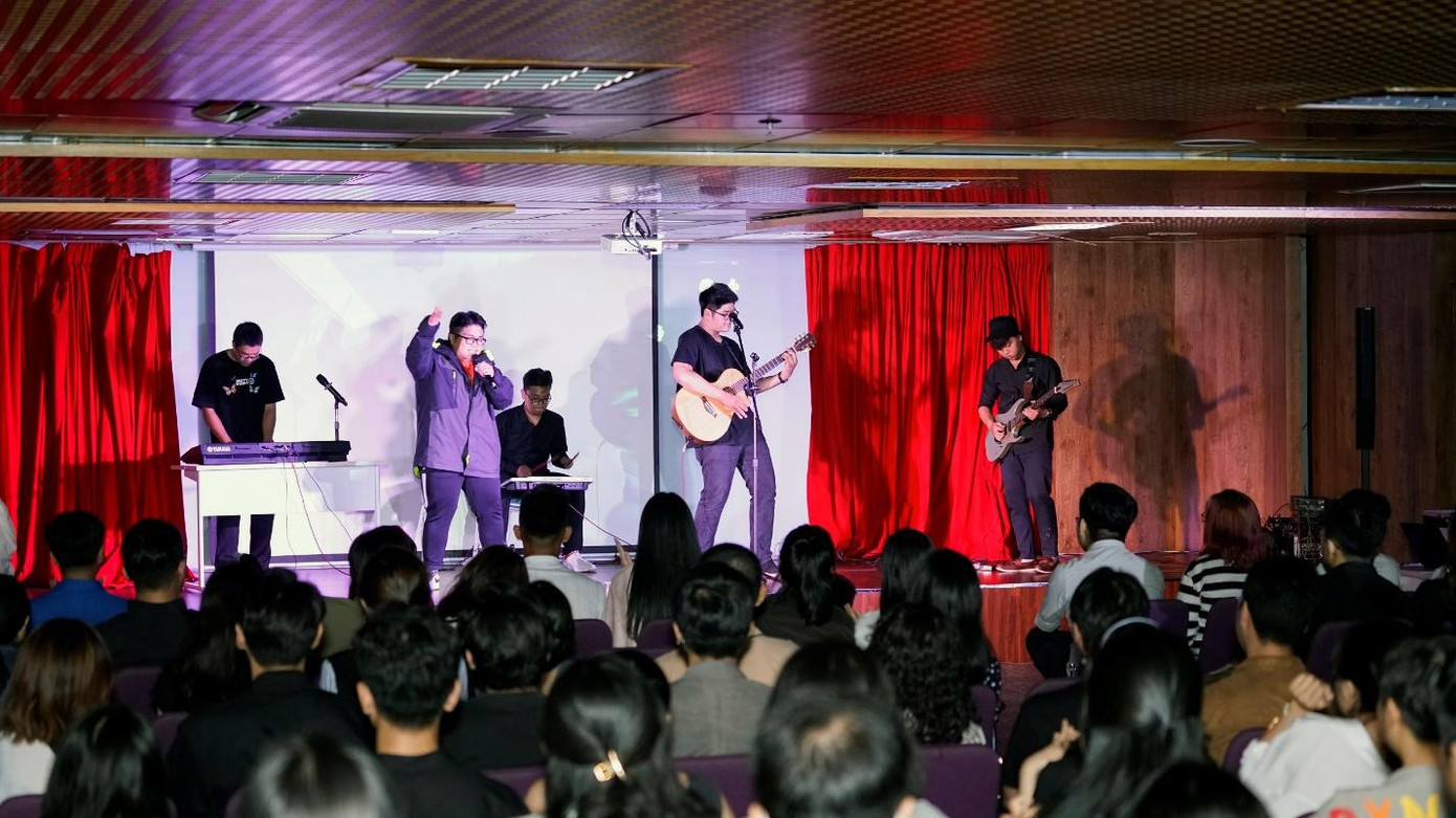 Đêm nghệ thuật về môi trường “Ô Hi Show”, dự án do sinh viên Hoa Sen tổ chức vào tháng 04/2021. Đêm nghệ thuật về môi trường “Ô Hi Show”, dự án do sinh viên Hoa Sen tổ chức vào tháng 04/2021.