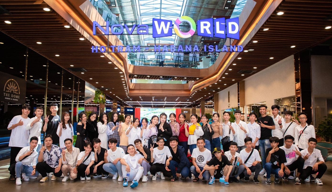 Sau kỳ thực tập hưởng lương, SV chuyên ngành Kinh doanh BĐS sẵn sàng làm việc tại các sàn giao dịch BĐS thuộc tập đoàn Novaland