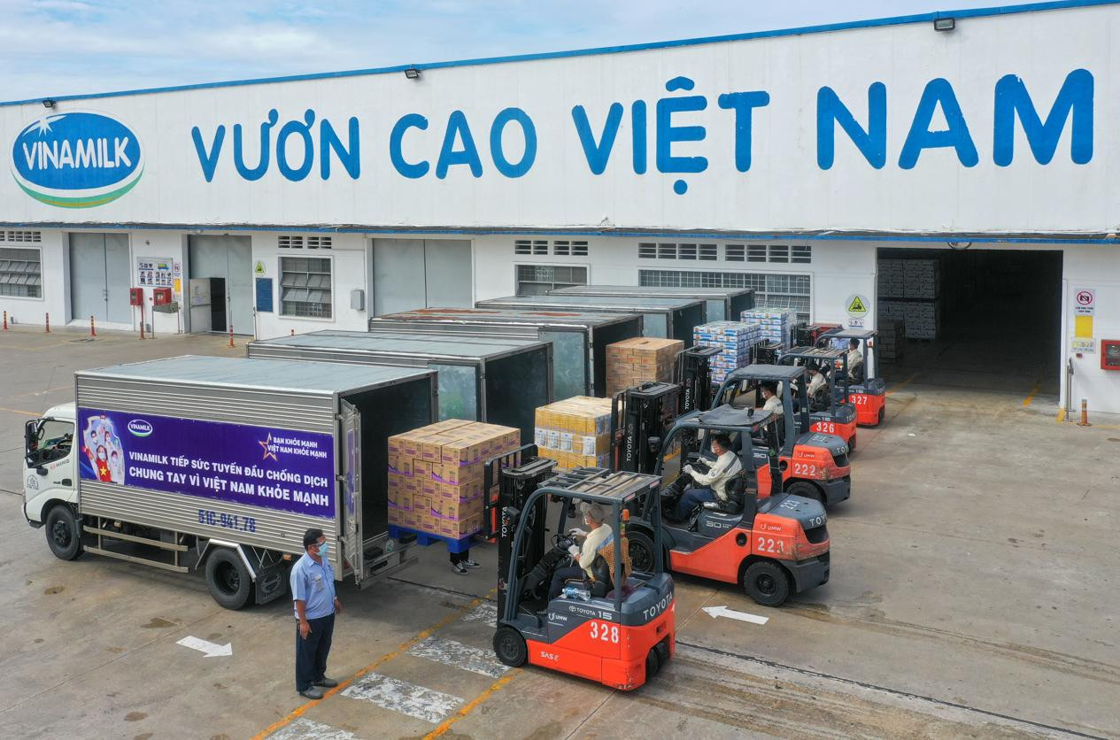 Vượt trở ngại Covid, Vinamilk vẫn đảm bảo sản xuất, cung ứng để kịp thời tiếp sức lực lượng tuyến đầu và cộng đồng Vượt trở ngại Covid, Vinamilk vẫn đảm bảo sản xuất, cung ứng để kịp thời tiếp sức lực lượng tuyến đầu và cộng đồng