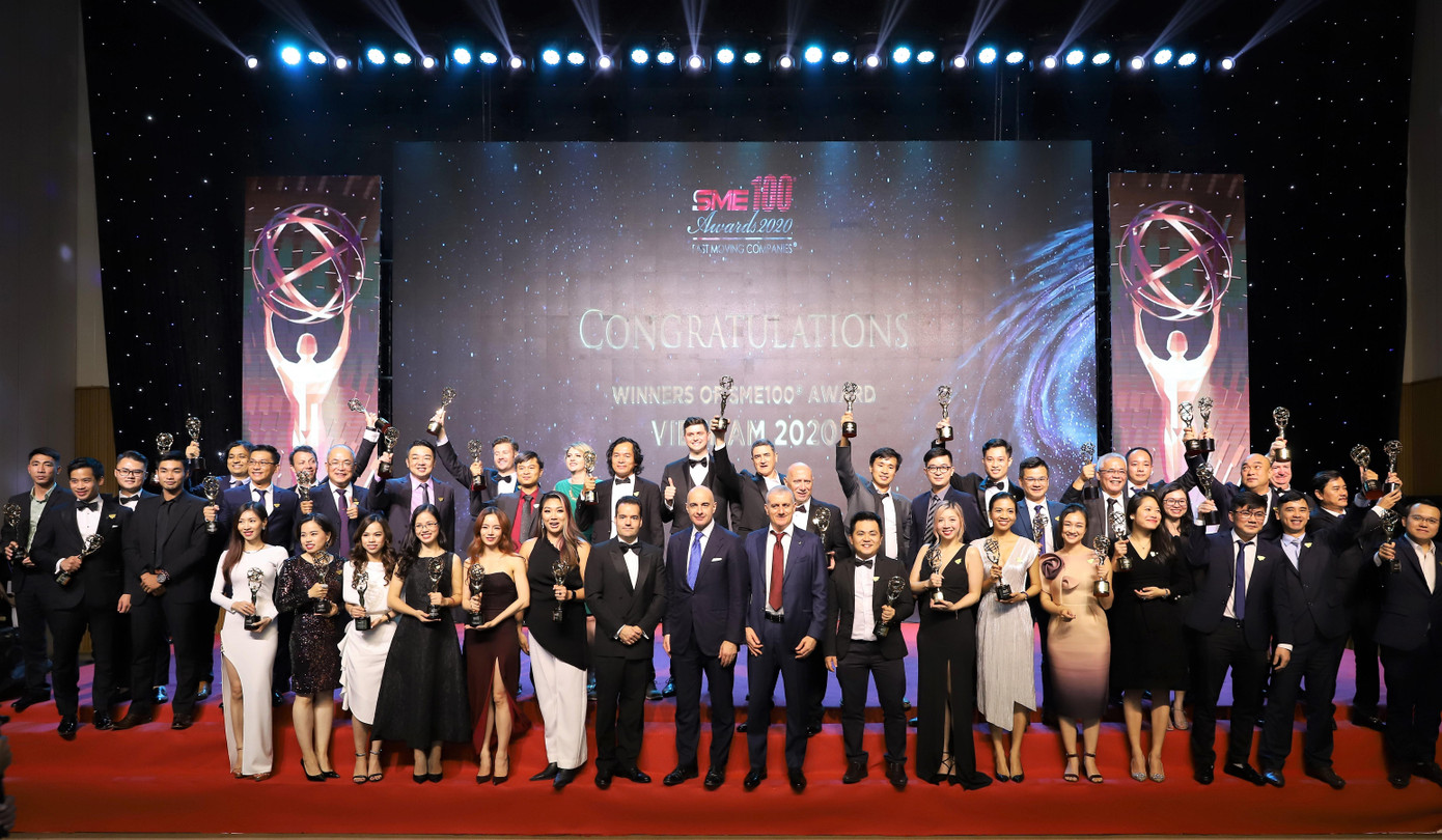 Đại diện Doanh nghiệp tại Việt Nam nhận giải thưởng SME100 Châu Á năm 2020 Đại diện Doanh nghiệp tại Việt Nam nhận giải thưởng SME100 Châu Á năm 2020