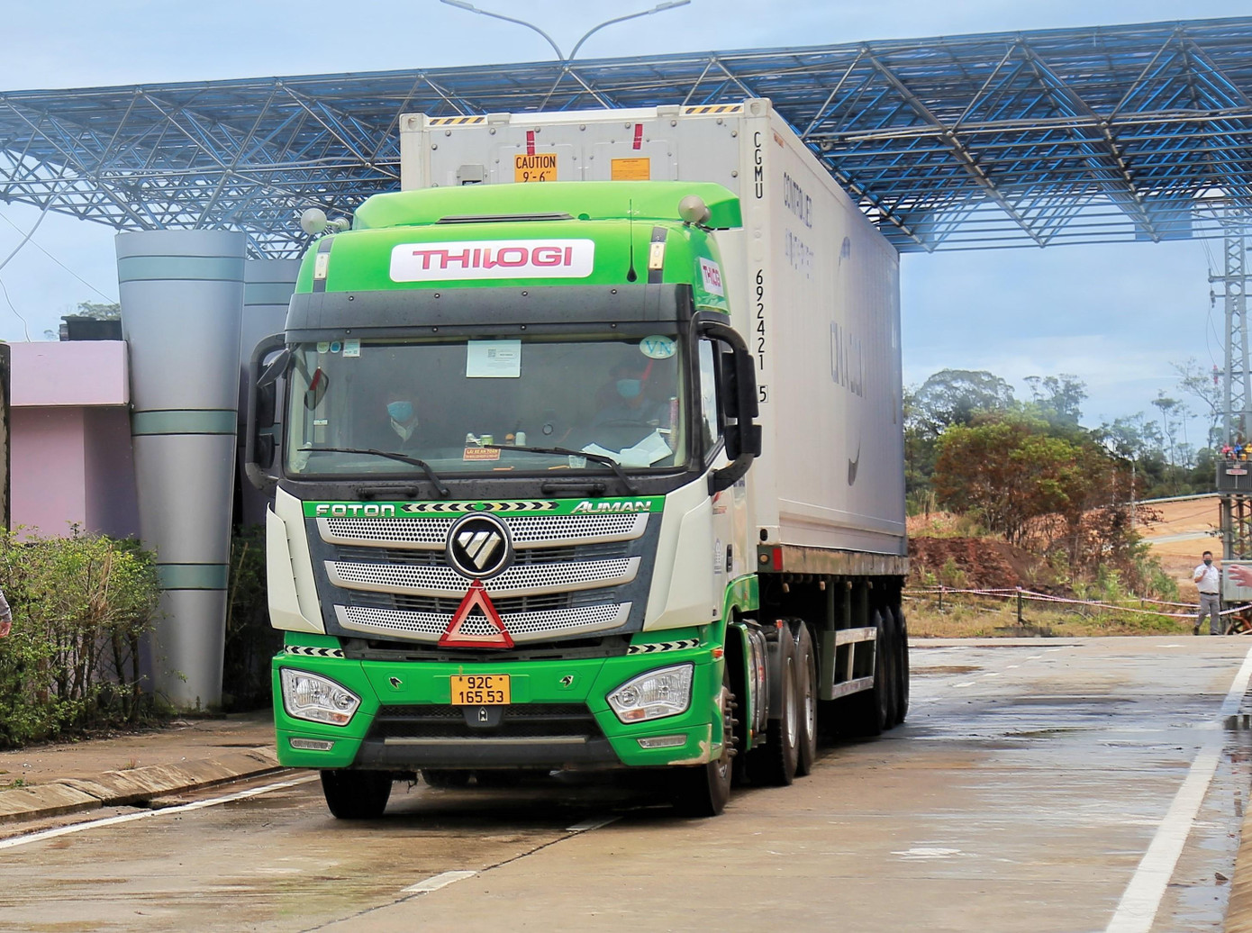 Phương tiện vận chuyển của THILOGI tại CK quốc tế Nam Giang trong ngày khai trương Phương tiện vận chuyển của THILOGI tại CK quốc tế Nam Giang trong ngày khai trương