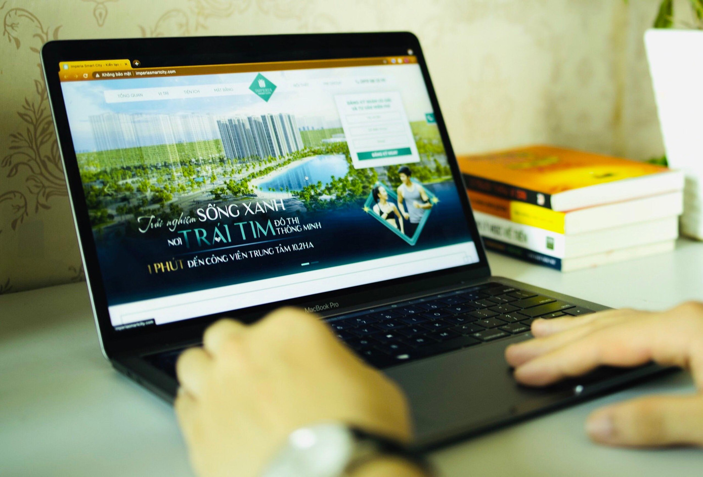 Lần đầu trải nghiệm mua nhà online của vợ chồng MC Việt Anh