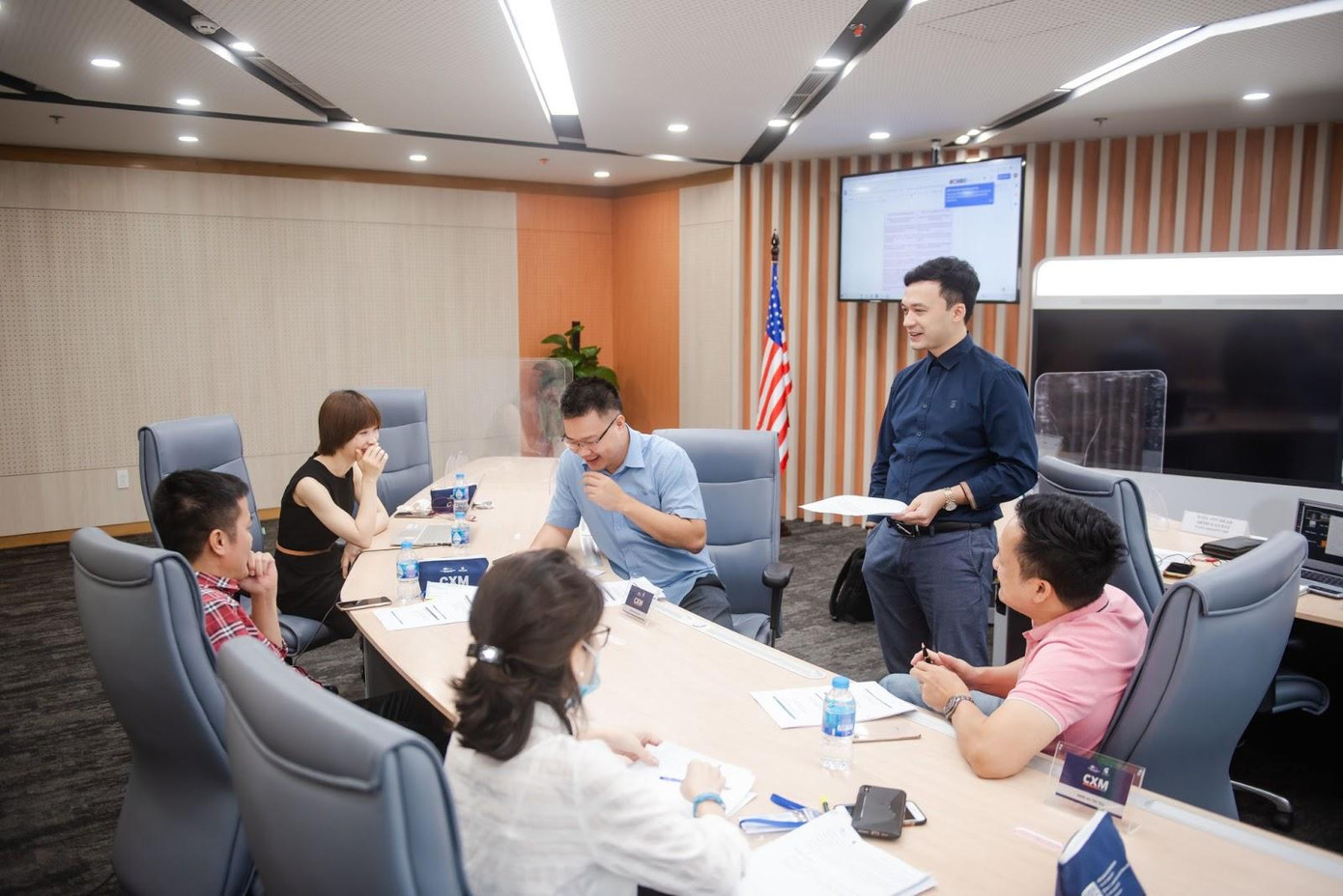 Khóa học còn tạo ra môi trường gặp gỡ, giao lưu của nhiều lãnh đạo cấp cao