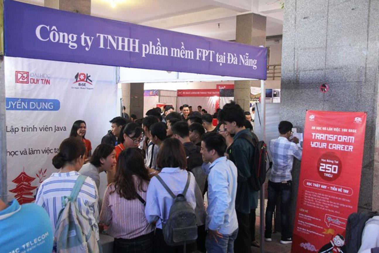 Ngày hội Việc làm Công nghệ Thông tin thu hút đông đảo doanh nghiệp đến tuyển dụng sinh viên Duy Tân Ngày hội Việc làm Công nghệ Thông tin thu hút đông đảo doanh nghiệp đến tuyển dụng sinh viên Duy Tân
