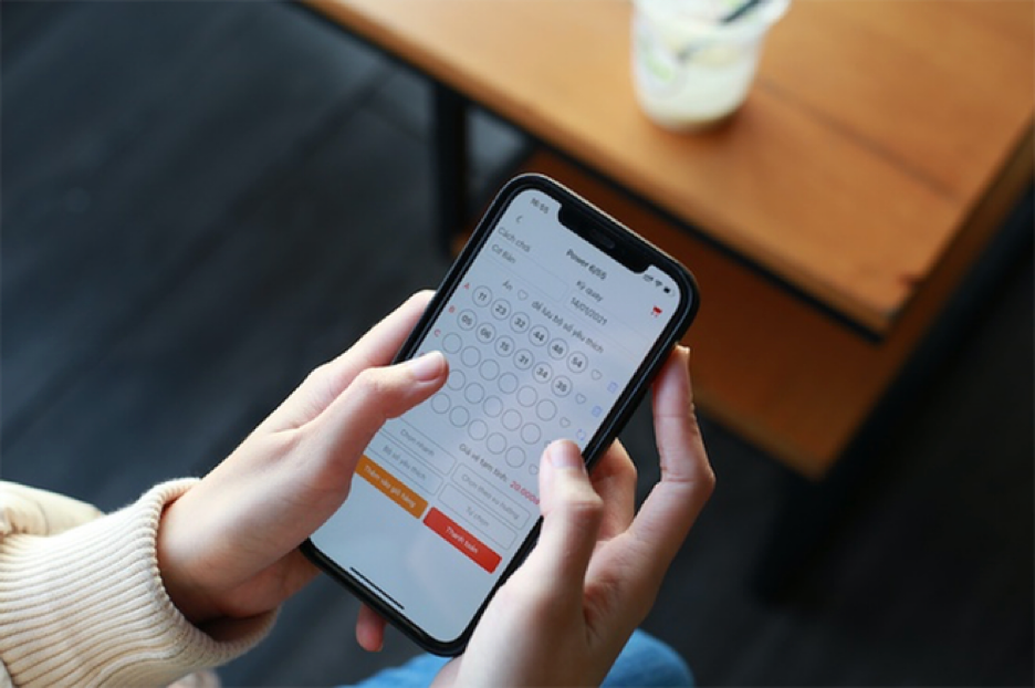 Hơn 25 triệu thuê bao di động của MobiFone, VinaPhone và Viettel có thể mua vé số Power 6/55 qua kênh Vietlott SMS ở bất kỳ đâu. Hơn 25 triệu thuê bao di động của MobiFone, VinaPhone và Viettel có thể mua vé số Power 6/55 qua kênh Vietlott SMS ở bất kỳ đâu.