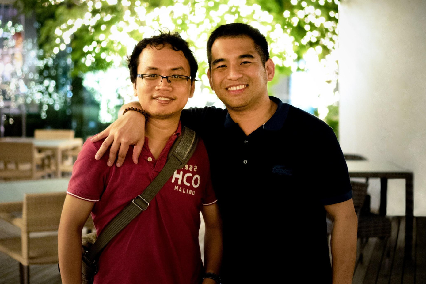 Bùi Bách Việt (bên trái) tốt nghiệp cử nhân Khoa học Máy tính trường Đại học Cal Poly và thạc sĩ Quản trị Kinh doanh tại Hà Lan, hơn 7 năm kinh nghiệm về Business Intelligence & Reporting tại HSBC Vietnam. Tạ Thanh Hải (bên phải) tốt nghiệp thạc sĩ ngành Kỹ thuật Máy tính tại Đại học Nam Cali (USC), chuyên sâu về thiết kế vi mạch bán dẫn, nhiều năm làm việc tại thung lũng Silicon Bùi Bách Việt (bên trái) tốt nghiệp cử nhân Khoa học Máy tính trường Đại học Cal Poly và thạc sĩ Quản trị Kinh doanh tại Hà Lan, hơn 7 năm kinh nghiệm về Business Intelligence & Reporting tại HSBC Vietnam. Tạ Thanh Hải (bên phải) tốt nghiệp thạc sĩ ngành Kỹ thuật Máy tính tại Đại học Nam Cali (USC), chuyên sâu về thiết kế vi mạch bán dẫn, nhiều năm làm việc tại thung lũng Silicon