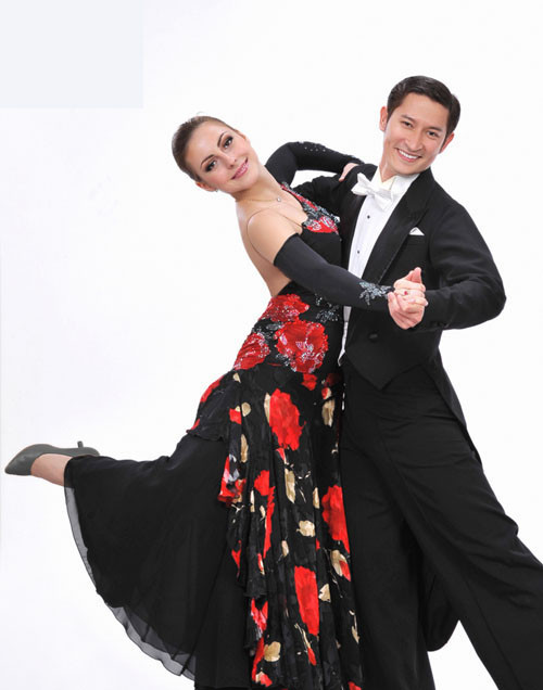 Người đẹp Vũ Thu Phương hứa hẹn sẽ có những vũ điệu sôi động với bạn nhảy Tihomir Romanov Gavrilov Cặp bạn nhảy Huy Khánh - Tsveta Krasimirova Tsocheva Nữ ca sỹ Thủy Tiên và bạn nhảy Petyo Dimitrov Toyanov Người đẹp Kim Hiền và bạn nhảy Daniel Nikolov Denev Nguyên Vũ liệu có nhận được nhiều đề cử của các khán giả trẻ trên sàn khiêu vũ? Anh Khoa và bạn nhảy Iva Ludmilova Grigorova Hứa Vĩ Văn sẽ thử tài khiêu vũ bên cạnh Anna Nikolaeva Sidova Đại Nghĩa và "đối tác" Valeriya Nikolaeva Bozukova sẽ vào cuộc ở "Bước nhảy hoàn vũ 2011" Nữ ca sỹ Thu Minh được đánh giá là một ứng cử viên nặng ký ở cuộc thi năm nay Diễn viên Thanh Thúy