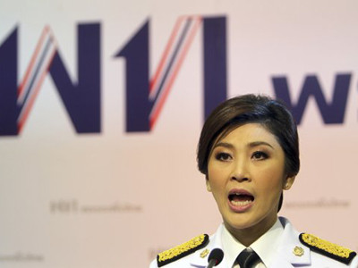 Tân Thủ tướng Yingluck phát biểu với báo chí sau lễ nhậm chức. Ảnh: AP