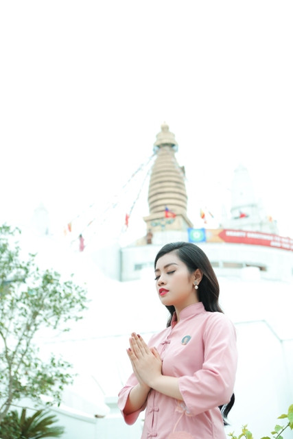 Ấn tượng hình ảnh Sao Mai Thu Hằng thoát tục hát nhạc Phật ảnh 1
