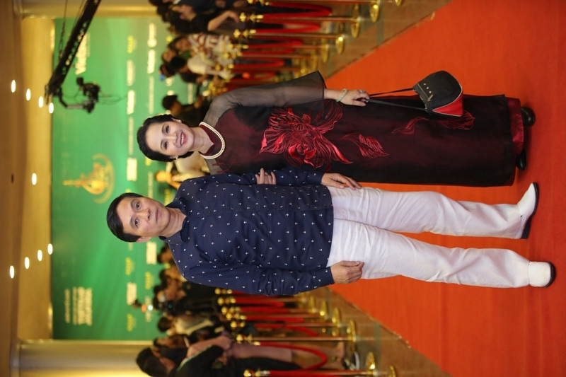 Loạt hoa hậu, á hậu và dàn sao rạng rỡ trên thảm đỏ Cống hiến 2018 ảnh 1