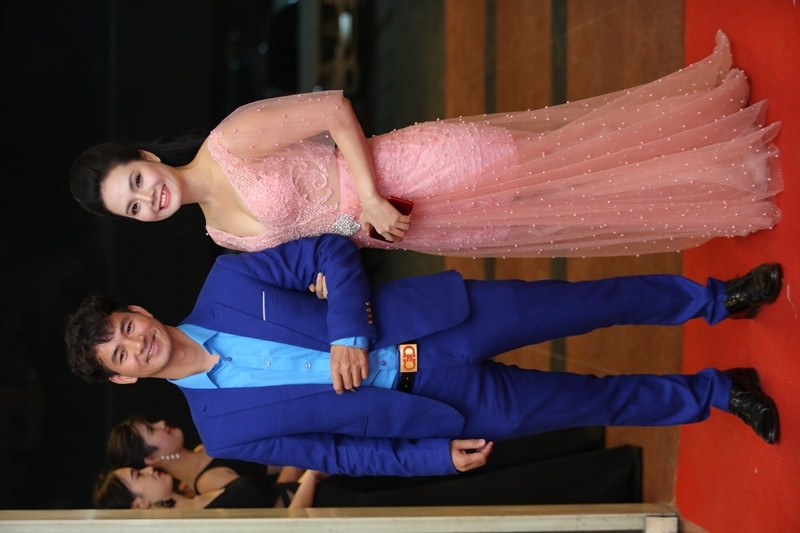 Loạt hoa hậu, á hậu và dàn sao rạng rỡ trên thảm đỏ Cống hiến 2018 ảnh 6