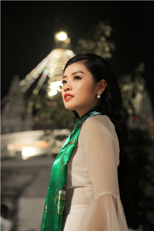 Ấn tượng hình ảnh Sao Mai Thu Hằng thoát tục hát nhạc Phật ảnh 2