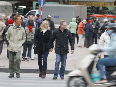 Sang đường luôn là nỗi sợ hãi đối với du khách nước ngoài tại Hà Nội	Ảnh trong trang: Xuân Phú