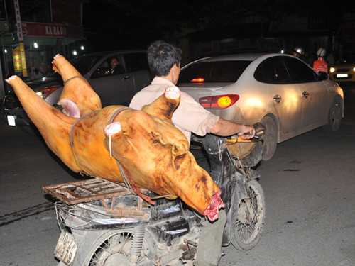 Dịch vụ ăn theo nhan nhản ở chợ Viềng ảnh 3