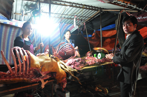 Dịch vụ ăn theo nhan nhản ở chợ Viềng ảnh 4