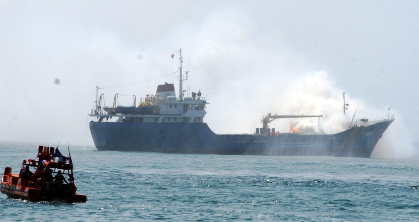 Giả định tàu hàng đang bị cháy cách phao số 0 TP Vũng tàu 10 km. Giả định tàu hàng đang bị cháy cách phao số 0 TP Vũng tàu 10 km