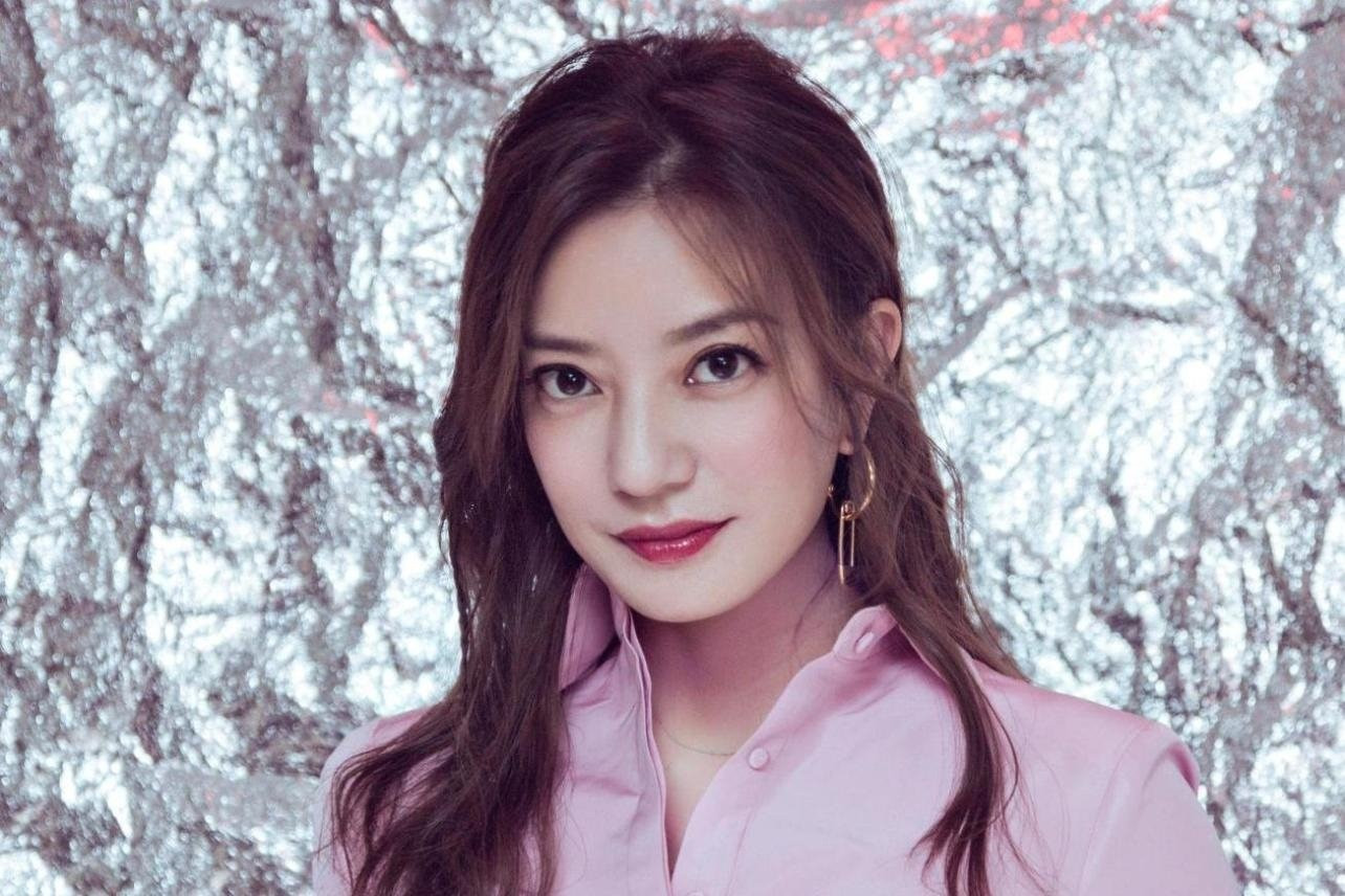 Triệu Vy "bốc hơi" khỏi showbiz Hoa ngữ vào tháng 8/2021. Triệu Vy "bốc hơi" khỏi showbiz Hoa ngữ vào tháng 8/2021.