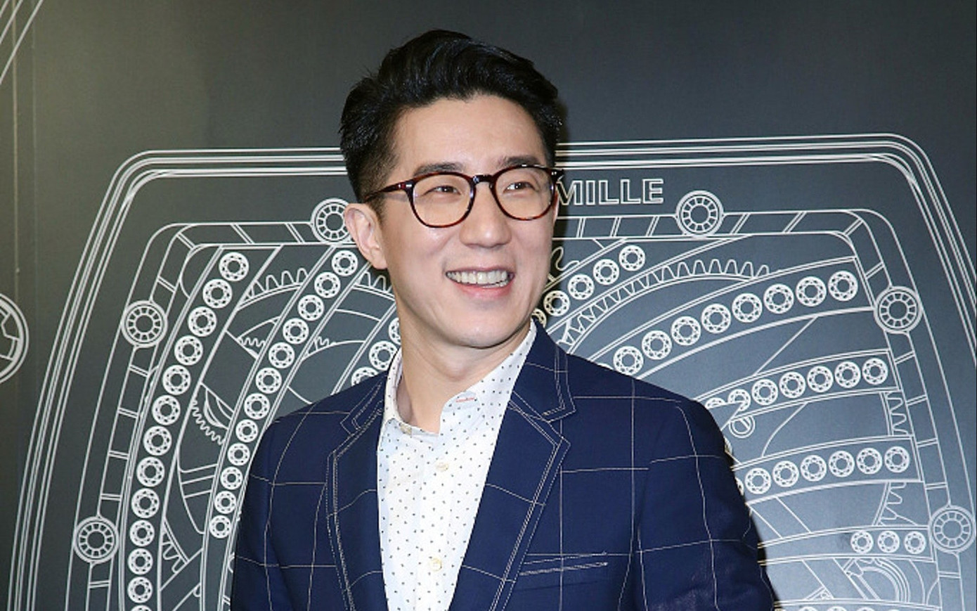 Phòng Tổ Danh vẫn hoạt động giải trí nhưng lùi về hậu trường. Phòng Tổ Danh vẫn hoạt động giải trí nhưng lùi về hậu trường.