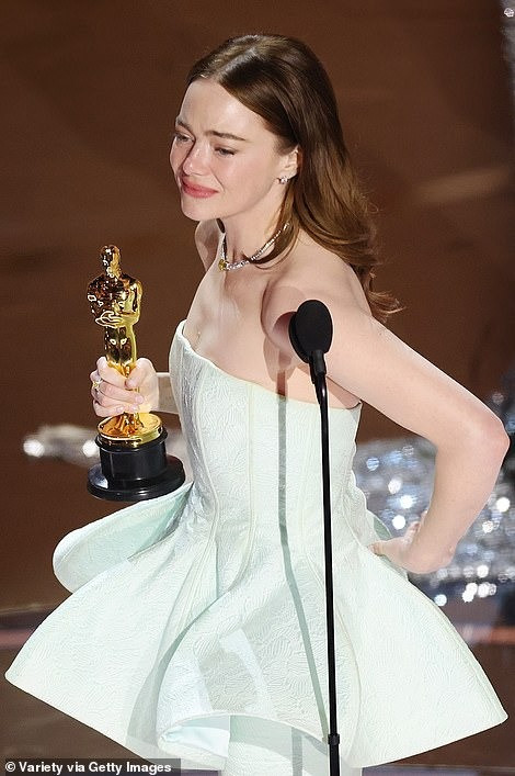 Al Pacino quên vinh danh các đề cử Phim hay nhất và Emma hỏng váy khiến cái kết của Oscar 2024 trở nên hỗn loạn. Ảnh: Getty Images.