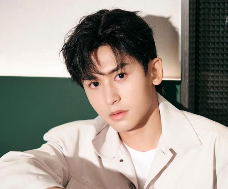 Trương Triết Hạn tìm cách lấy lại ánh hào quang năm xưa nhưng không gây được chú ý. Trương Triết Hạn tìm cách lấy lại ánh hào quang năm xưa nhưng không gây được chú ý.