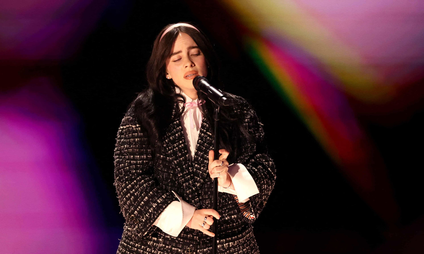 Billie Eilish biểu diễn ca khúc What Was I Made For - nhạc phim Barbie. Ảnh: Reuters.