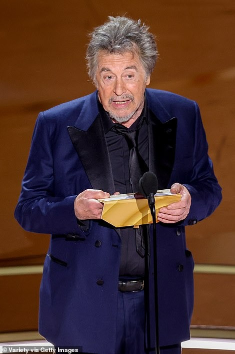 Al Pacino quên vinh danh các đề cử Phim hay nhất và Emma hỏng váy khiến cái kết của Oscar 2024 trở nên hỗn loạn. Ảnh: Getty Images.