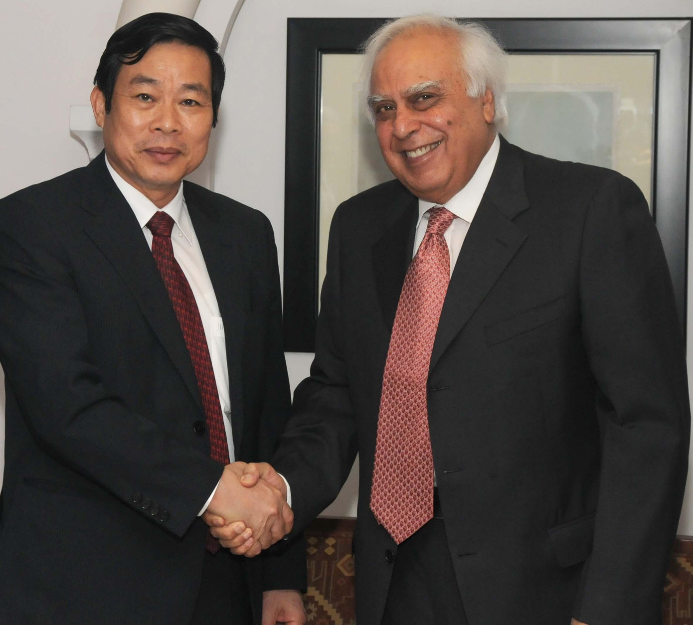  Bộ trưởng Nguyễn Bắc Son và Bộ trưởng Kapil Sibal