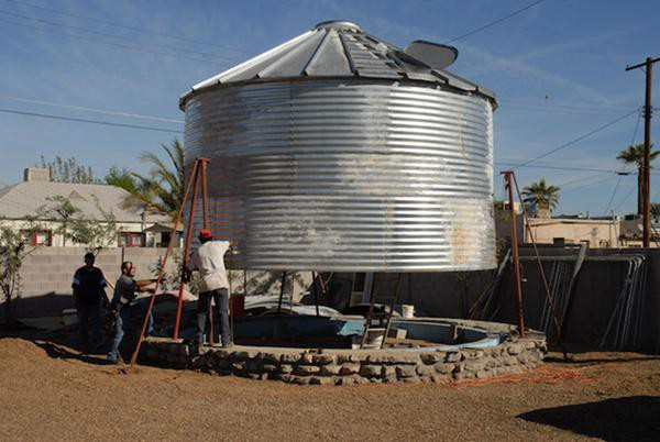 Vợ chồng trẻ biến kho thóc thành ngôi nhà hai tầng tuyệt đẹp ảnh 2