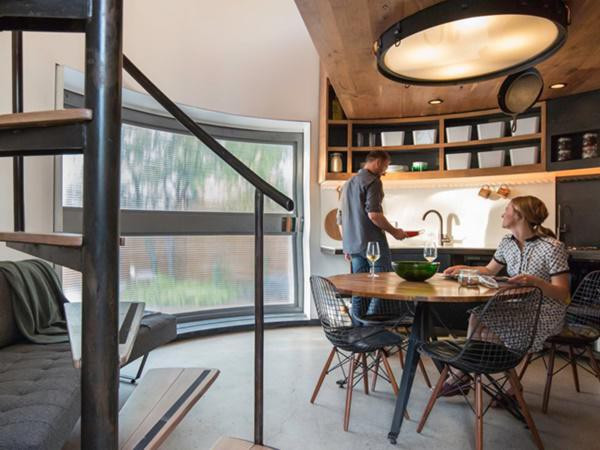 Vợ chồng trẻ biến kho thóc thành ngôi nhà hai tầng tuyệt đẹp ảnh 6