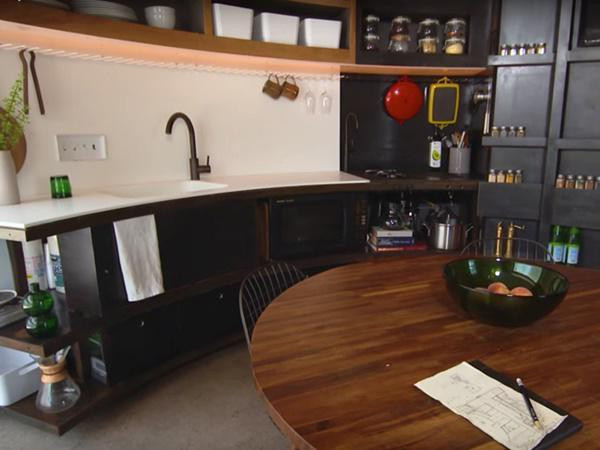 Vợ chồng trẻ biến kho thóc thành ngôi nhà hai tầng tuyệt đẹp ảnh 5