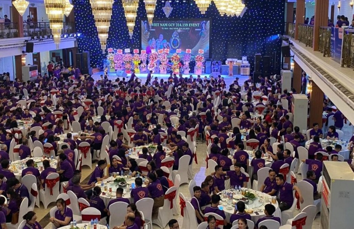 Tại nhà hàng Dabaco Từ Sơn, TP Từ Sơn, tỉnh Bắc Ninh, hơn 1.500 người đã tham gia buổi offline với chủ đề: "Việt Nam GCV 314.159$ Event". Ảnh VOV Tại nhà hàng Dabaco Từ Sơn, TP Từ Sơn, tỉnh Bắc Ninh, hơn 1.500 người đã tham gia buổi offline với chủ đề: "Việt Nam GCV 314.159$ Event". Ảnh VOV