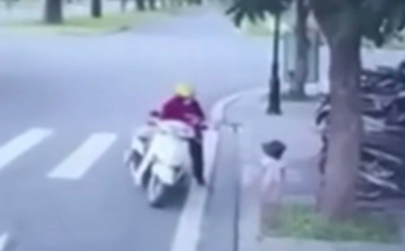 Thời điểm bé gái bị bắt cóc (Ảnh: HaiPhong24).