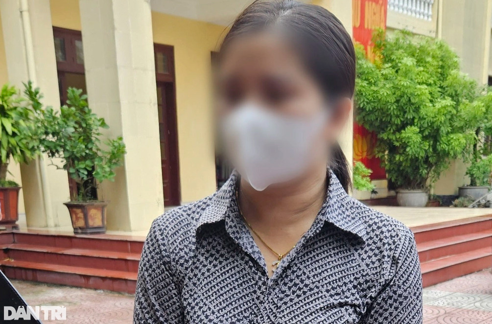 Chị M. chia sẻ với phóng viên Dân trí (Ảnh: Nguyễn Dương).