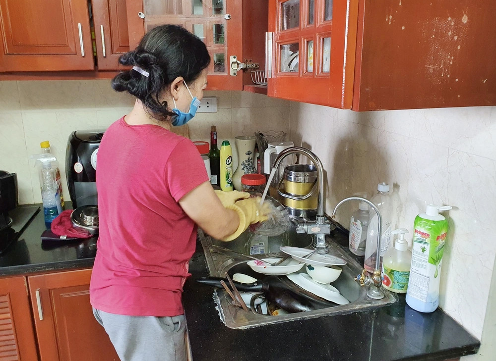 Nhiều chủ nhà than nhịn giúp việc như "nhịn cơm sống" (Ảnh: Thế Hưng).