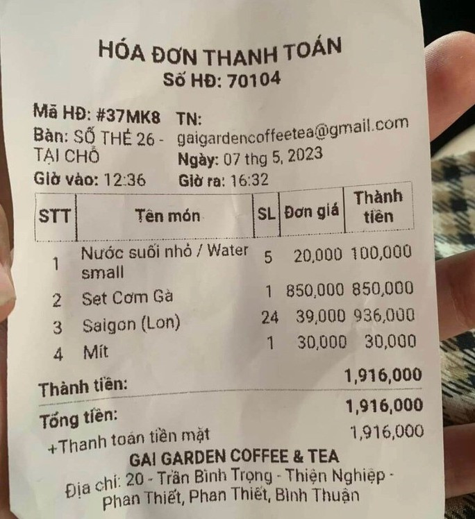 Hóa đơn thanh toán gây nhiều ý kiến khác nhau được thực khách chia sẻ trên mạng xã hội